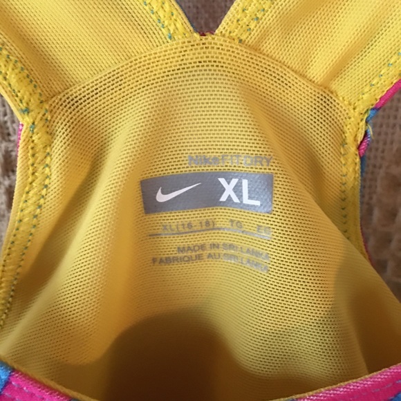 Very nice women’s Nike tank top Sz XL - bright! - Picture 2 of 8